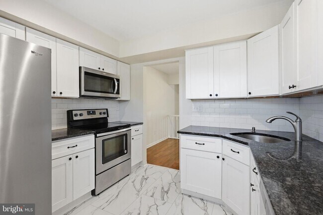 Foto del edificio - 204 Livingston Ct