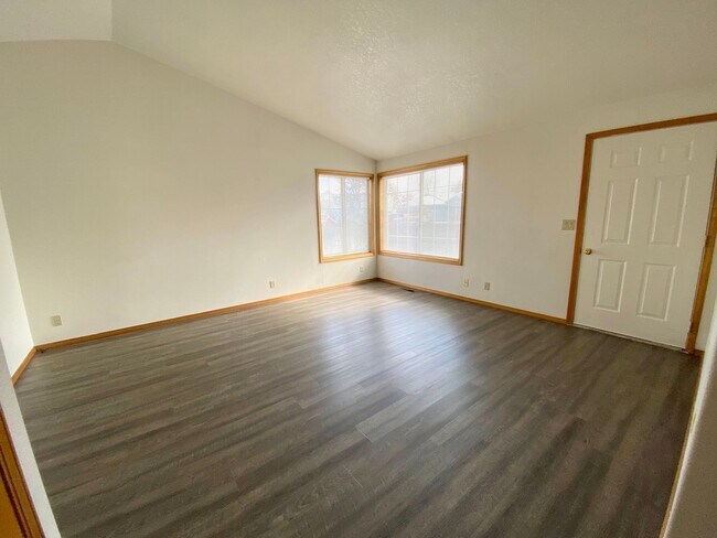 Foto del edificio - Charming 3 Bedroom/ 2 Bath Home with 2 car...