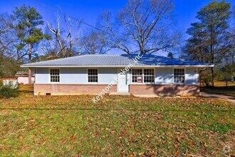 Building Photo - 758 King Rd