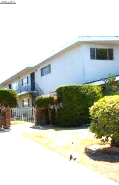 Foto del edificio - 9226 Bancroft Ave