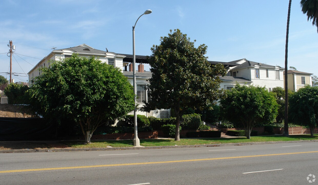 Primary Photo - 1274 S Beverly Glen Blvd