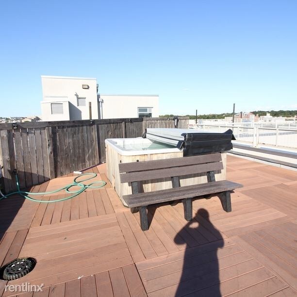 Building Photo - 342 Eldert St