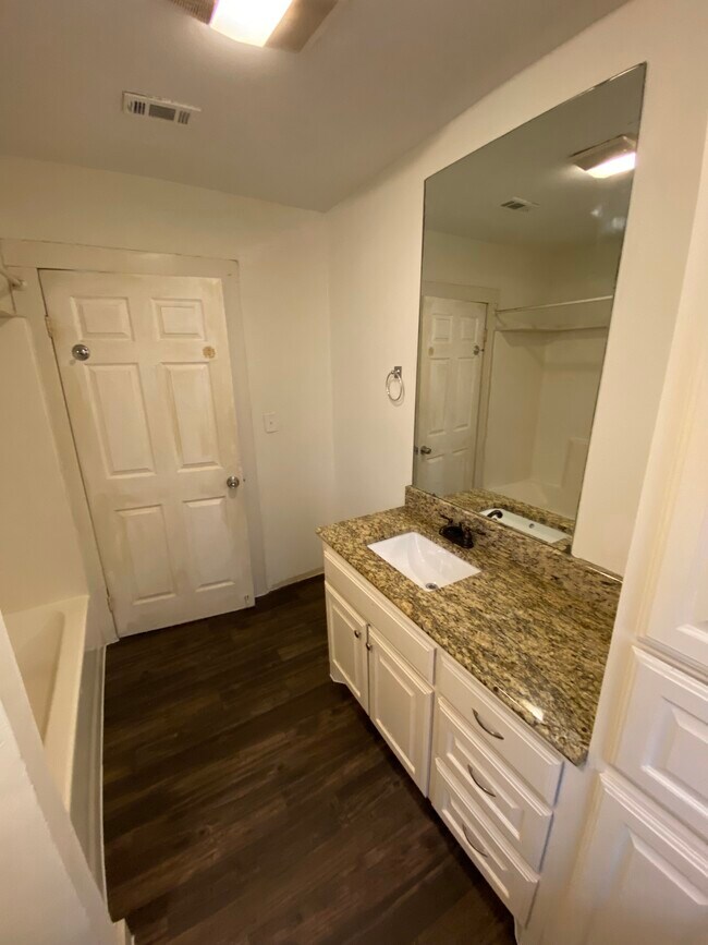 Building Photo - 1235 Castle St