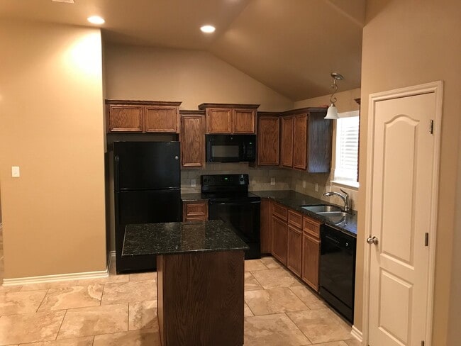 Building Photo - Beautiful 2 bed/2 bath near Fort Hood near Clear Creek in Killeen!