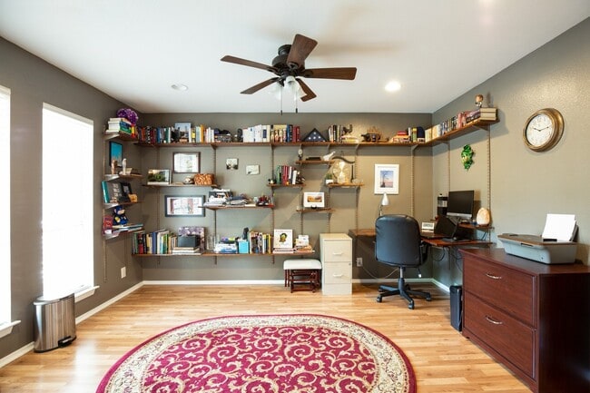 Building Photo - Lovely  3/BR 2/BA Home with Office & Sunro...