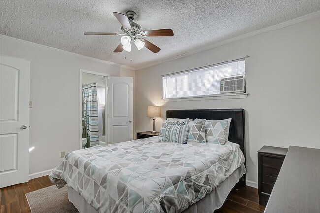 Building Photo - 4727 W Alabama St