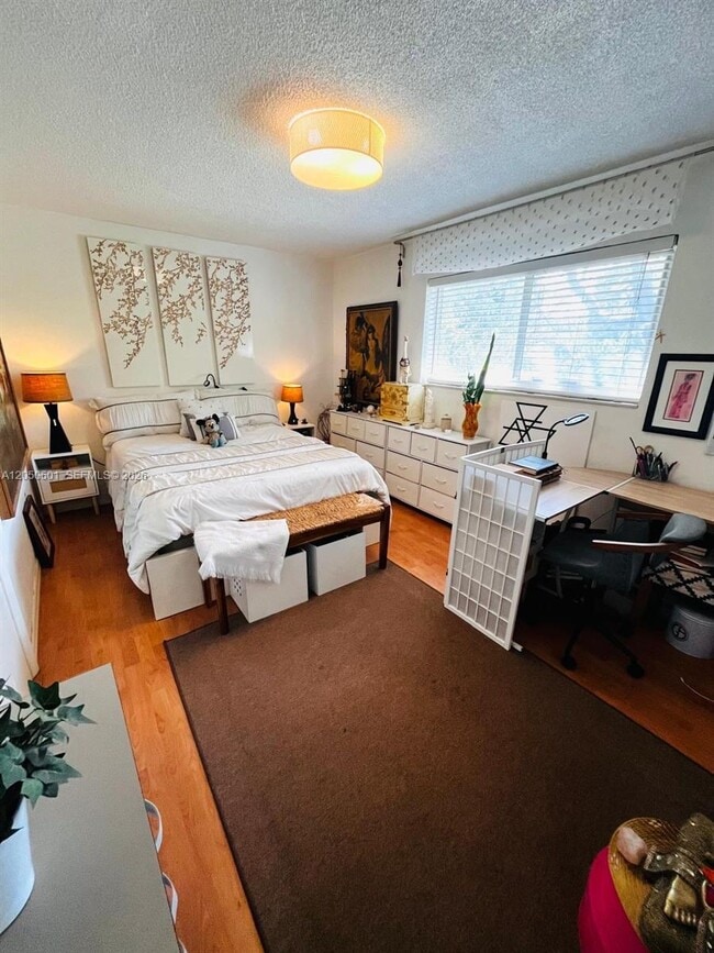 Foto del edificio - 520 NE 38th St
