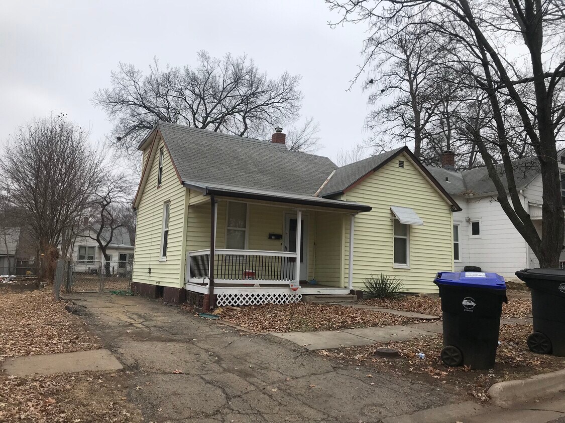 1220 SW Harvey Pl, Topeka, KS 66606 House Rental in Topeka, KS