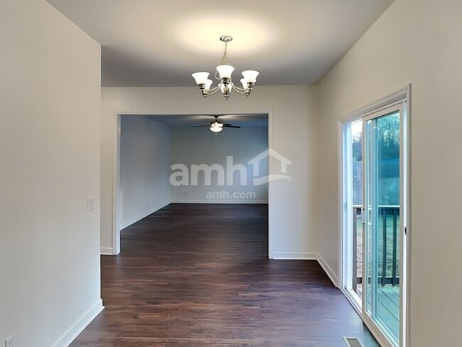 Foto del edificio - 3058 Romain Trail