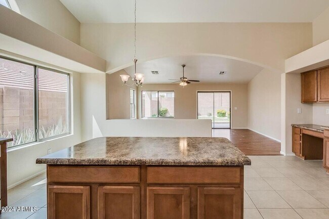 Foto del edificio - 2226 W Peak View Rd