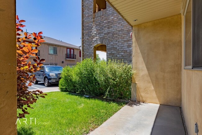 Building Photo - Available September 1 - Spacious 3 Bedroom...