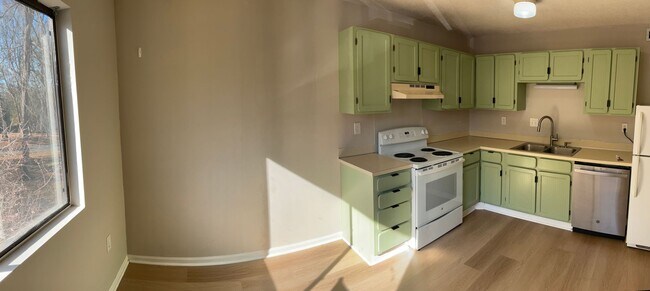 Foto del edificio - 2 Bedroom 1 Bath Condo with Private Deck in Hunters Chase