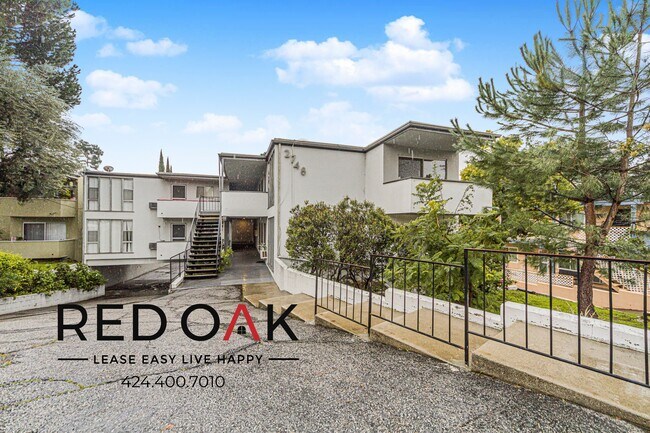 Foto del edificio - 2748 Montrose Ave