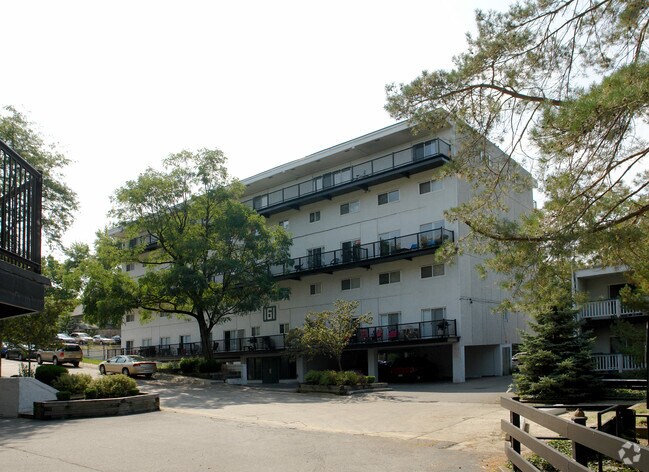 Building Photo - Chestnut Hill Apartments