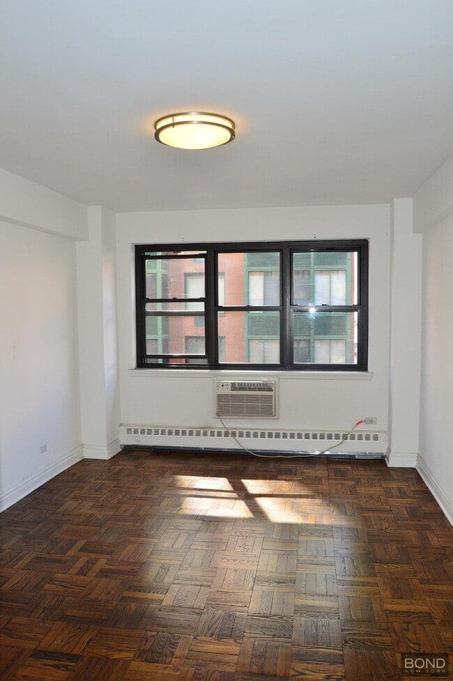 Building Photo - 219 E 69th St
