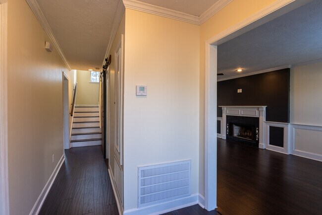 Foto del edificio - 1051 Waltons Ct