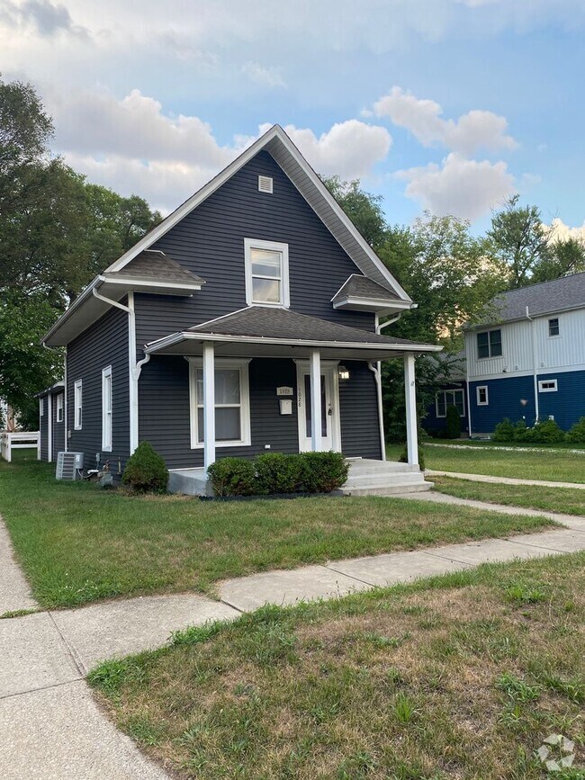 Building Photo - 1028 N Lawrence St