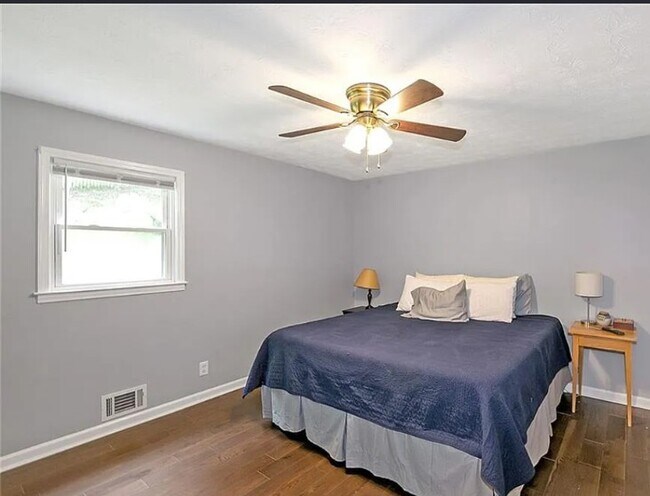 Foto del edificio - 1513 Wildwood Dr