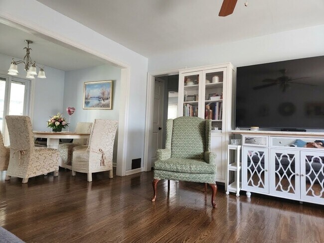 Foto del edificio - 311 E 6th Ave