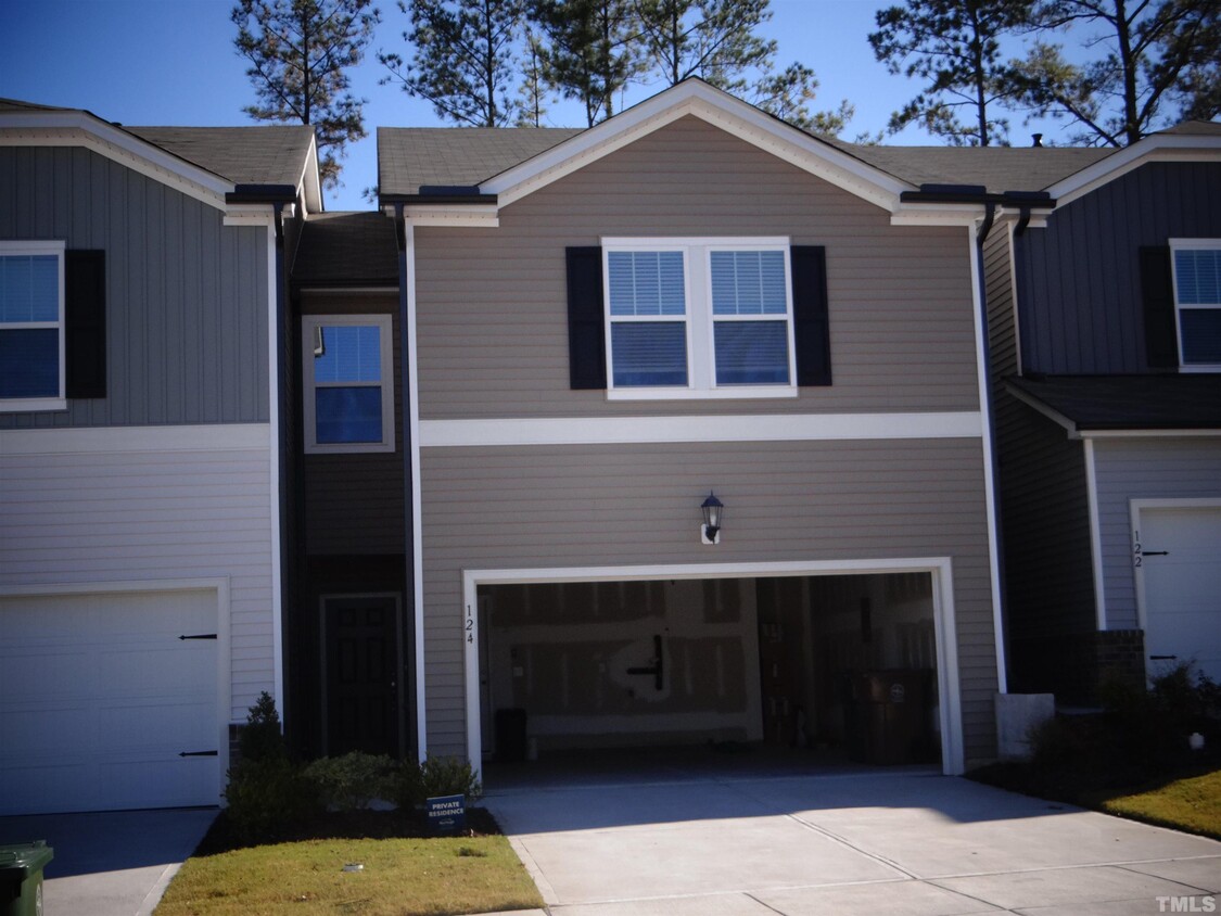 Primary Photo - 124 Ashlar Ct