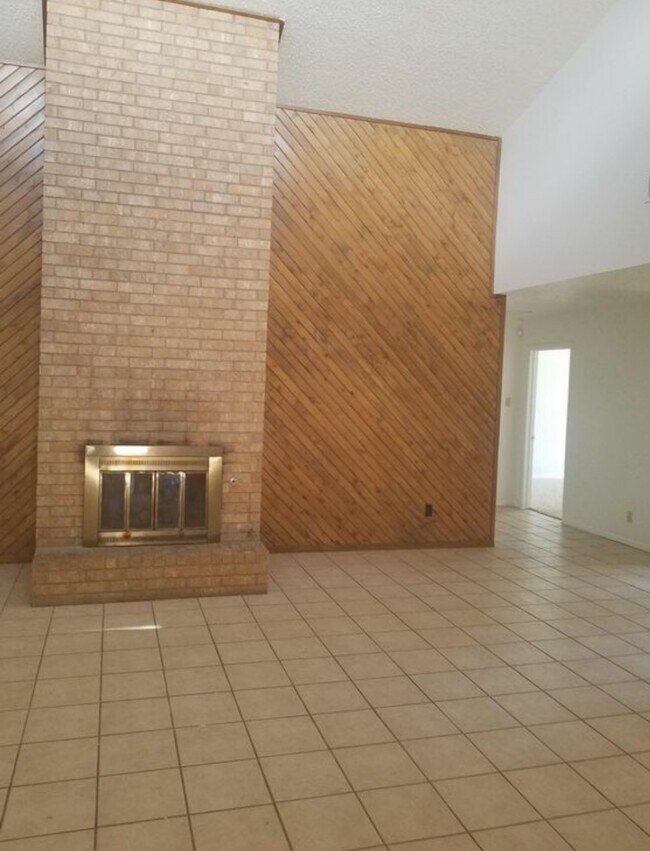 Building Photo - 2207 33rd St