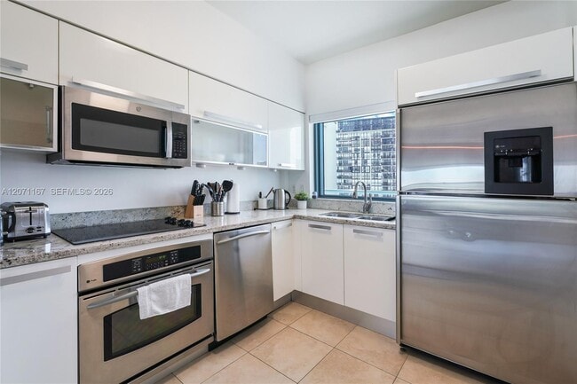 Foto del edificio - 601 NE 36th St