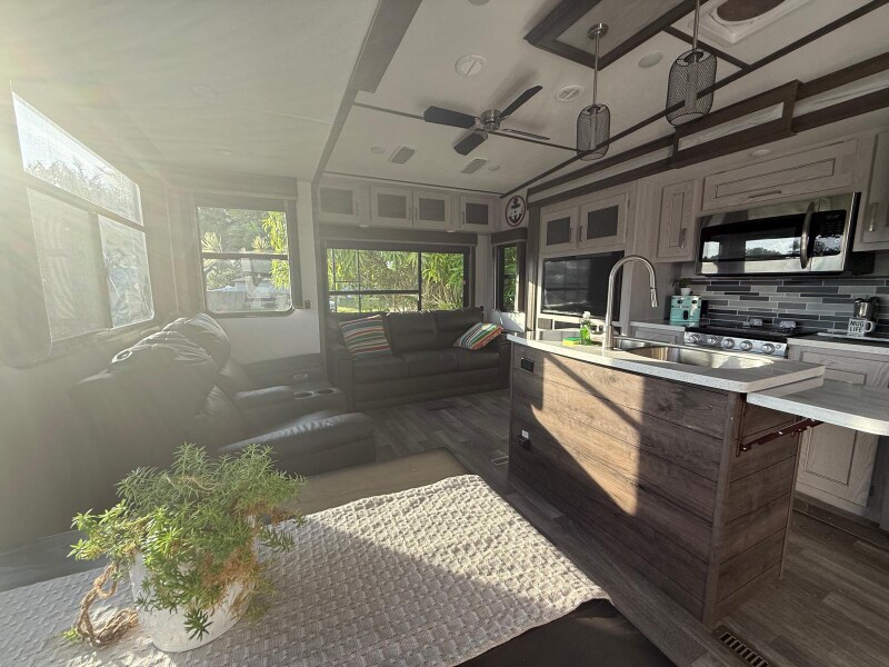 Foto principal - 434 SW Whitmore Dr