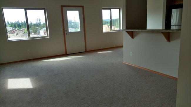 Building Photo - Very well maintained home in Poulsbo.