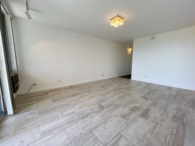 Building Photo - Punahou Royale (Makiki) - 1 Bedroom, 1 Bat...