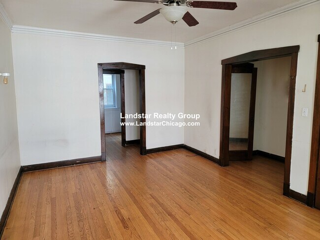 Building Photo - 4404 N Winchester Ave