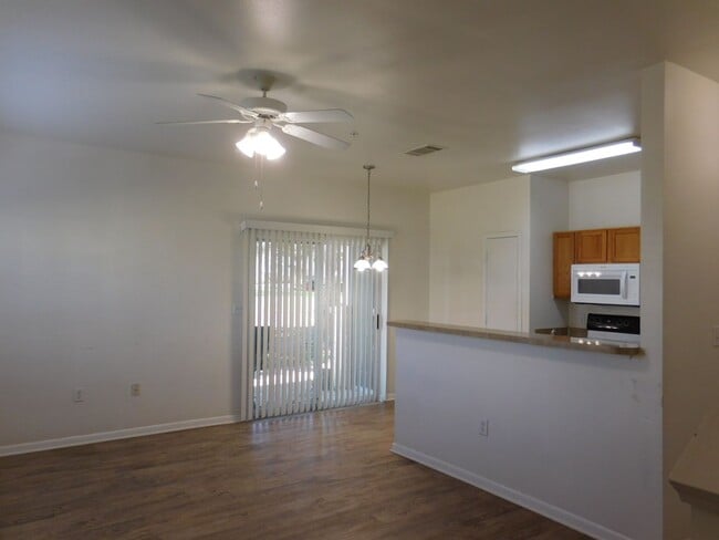 Building Photo - 1000 Diamond Dr