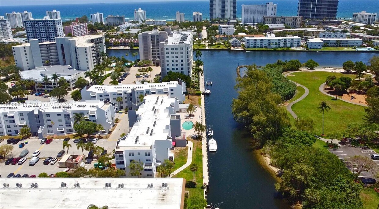 Foto principal - 2840 NE 14th Street Causeway