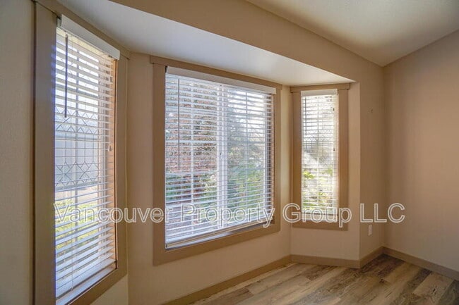 Building Photo - 1906 NE 151st Cir