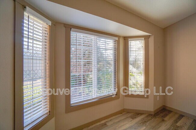 Foto del edificio - 1906 NE 151st Cir