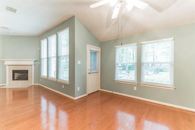 Building Photo - 519 Mesquite Dr