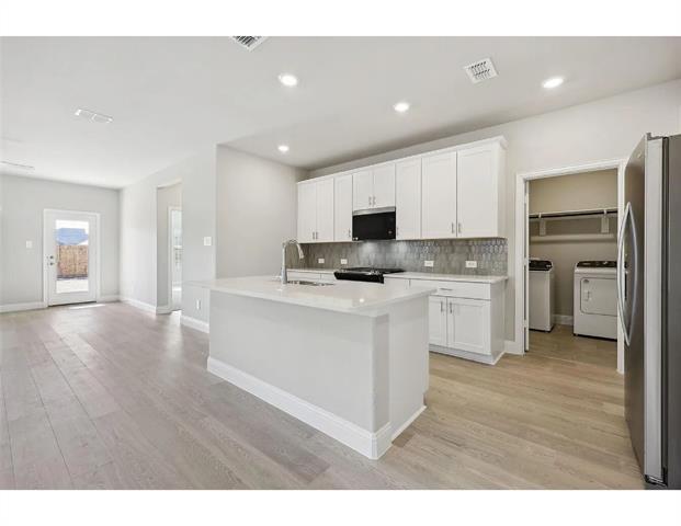 Foto del edificio - 707 Hemingway Ln