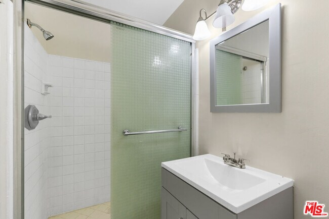 Foto del edificio - 12325 Oxnard St