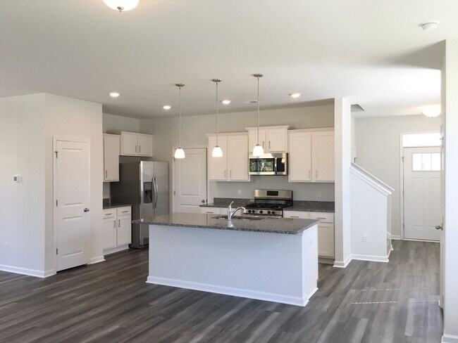 Building Photo - 4 Bedroom 2.5 Bath House in McKewn - Ladson