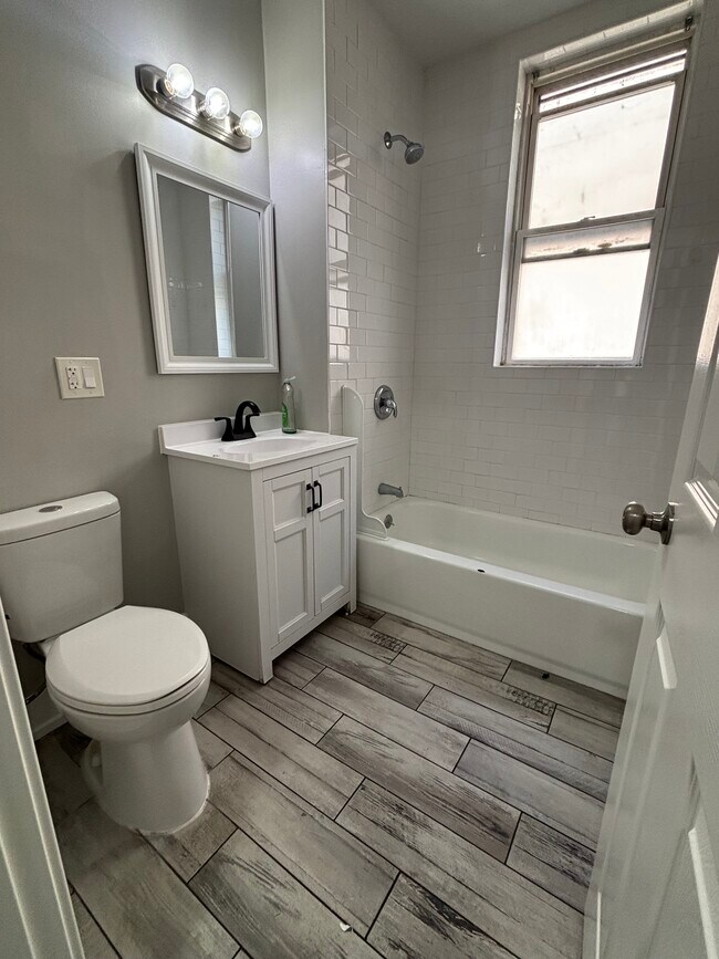 Foto del edificio - 3850 W Hirsch St