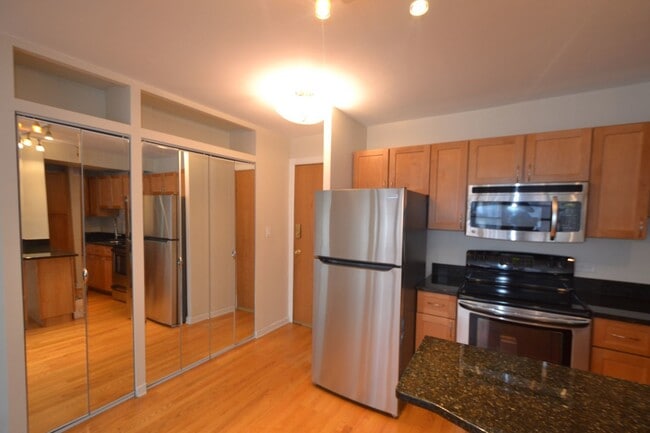 Foto del edificio - 4180 N Marine Dr
