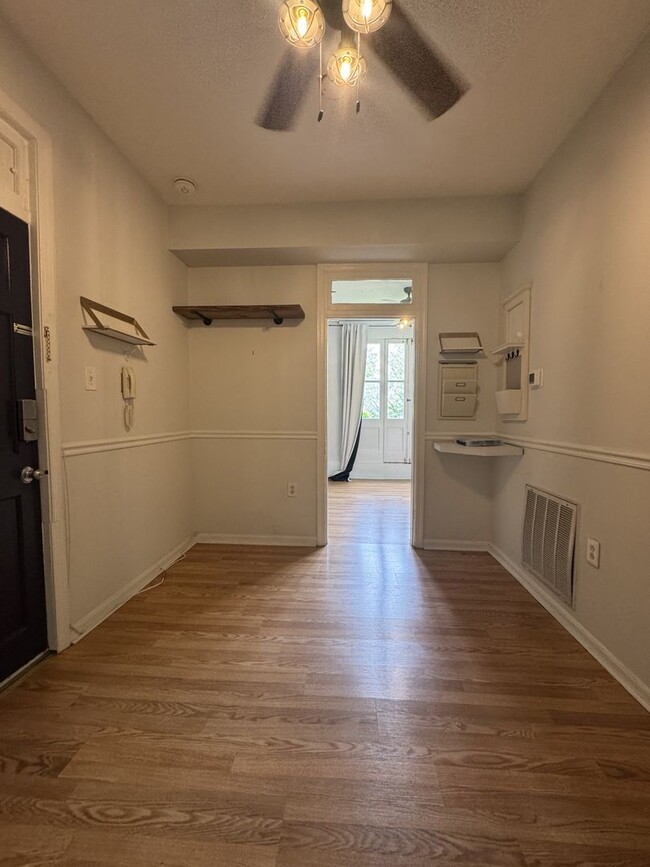 Building Photo - Centrally Located 1BR/1BA in Georgetown
