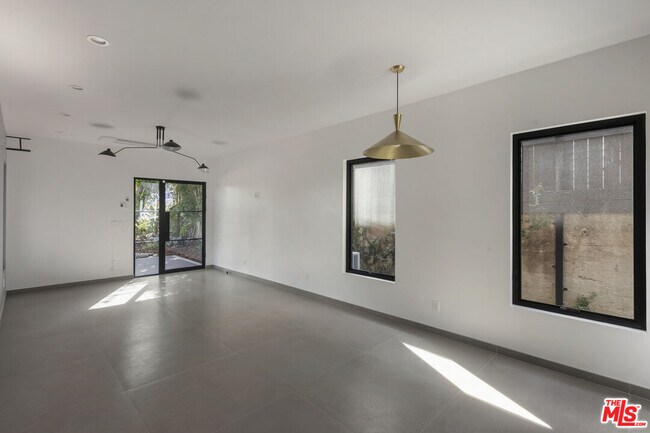 Foto del edificio - 2287 Baxter St