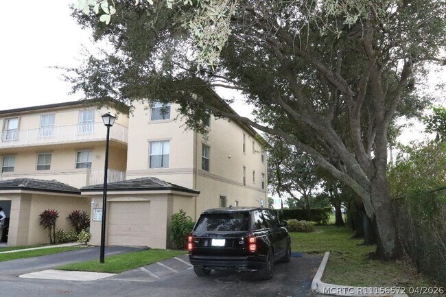 Foto del edificio - 2100 Greenview Shores Blvd