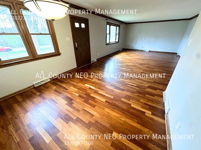 Foto del edificio - 3-bedroom available in Poland, OH!