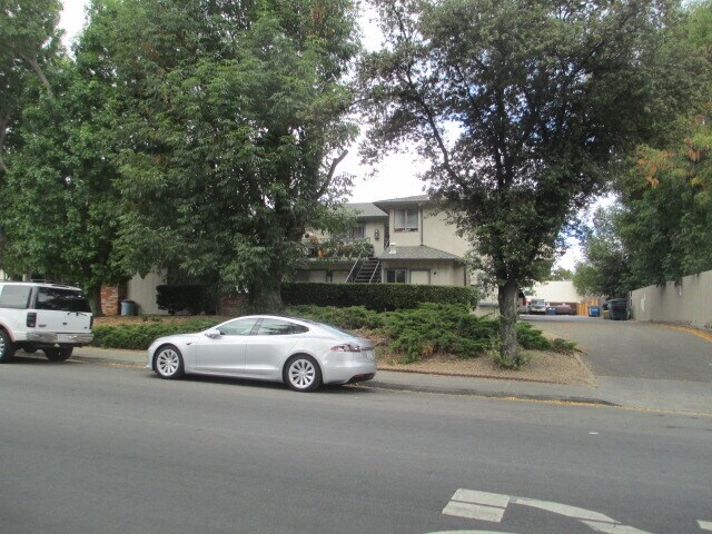 Foto del edificio - 651 Old San Francisco Rd