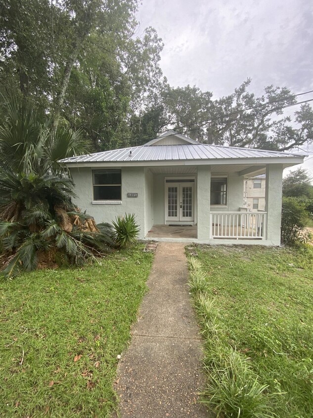 Foto principal - 1221 N Duval St