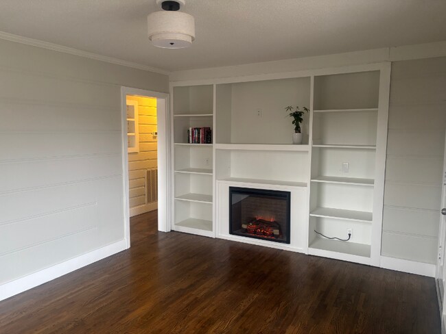 Foto del edificio - 35 Whitsett Rd