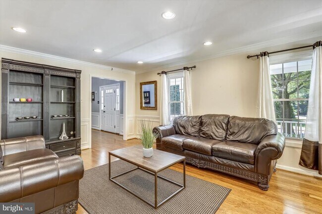 Foto del edificio - 8225 Osage Ln
