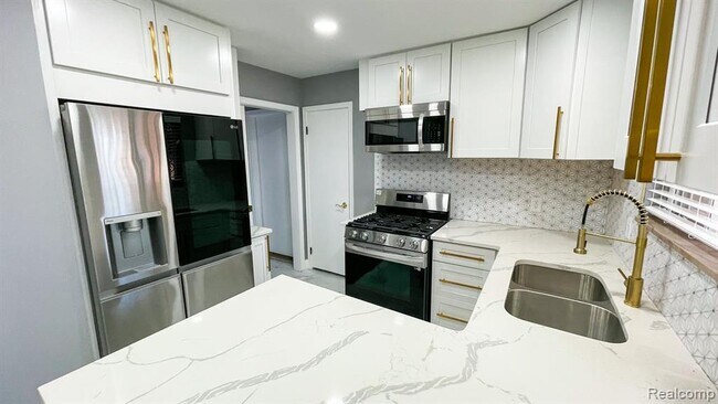 Foto del edificio - 19016 Nadol Dr