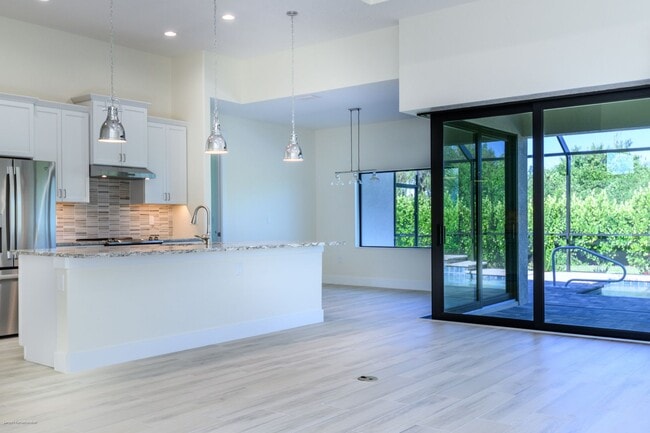 Building Photo - PET FRIENDLY BRAND-NEW LUXURY EXECUTIVE HOME